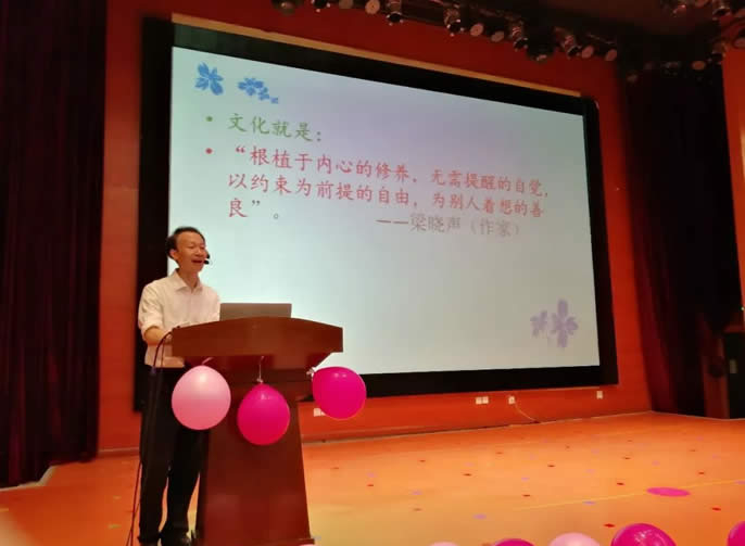 【漢源東辰】語文(wén)教育的守望者 ──記綿陽東辰國(guó)際學(xué)校葉潤友先生