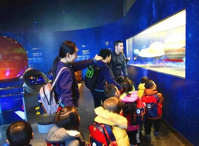【聚星東辰】綿陽東辰聚星國(guó)際學(xué)校基于未來學(xué)校的3.0版創建生态智慧學(xué)府，預見未來學(xué)校的十三種生态場景