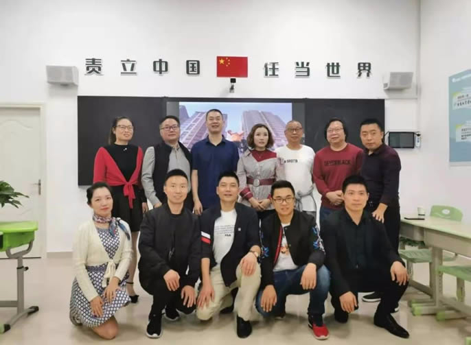 【東辰聚星】用(yòng)奮鬥打開愛國(guó)方式 用(yòng)原創獻禮祖國(guó)華誕——陳樹用(yòng)原創歌曲與東辰聚星人獻禮祖國(guó)70華誕