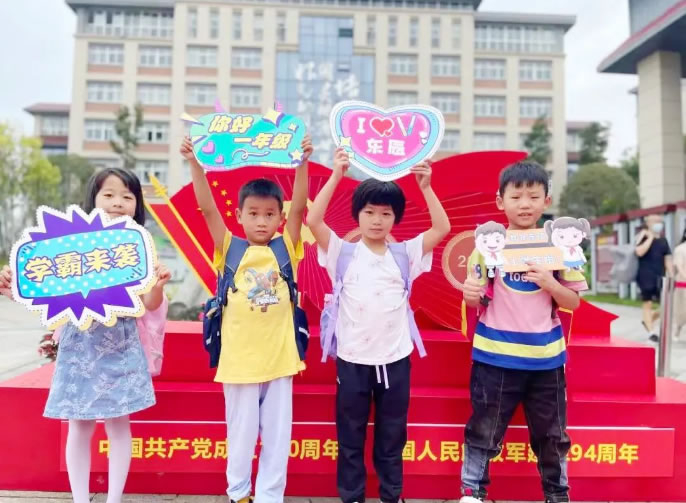 開學(xué)季，來啦！快來看看可(kě)愛青春的東辰萌新(xīn)們~