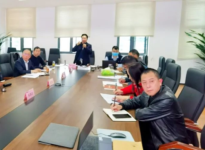 着力拔尖創新(xīn)人才培養 聚焦體(tǐ)系建設抓落實 | 東辰教育集團舉行十一月學(xué)校管理(lǐ)例會