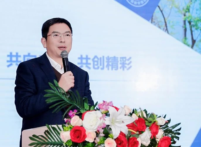 共向未來 共創精(jīng)彩丨東辰教育集團楊建平總校長(cháng)新(xīn)年獻詞